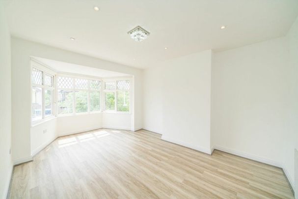 Blandford Avenue, Twickenham, TW2 - Photo 1