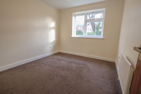 Headley Court, The Rough, Headless Cross, Redditch - Photo 4