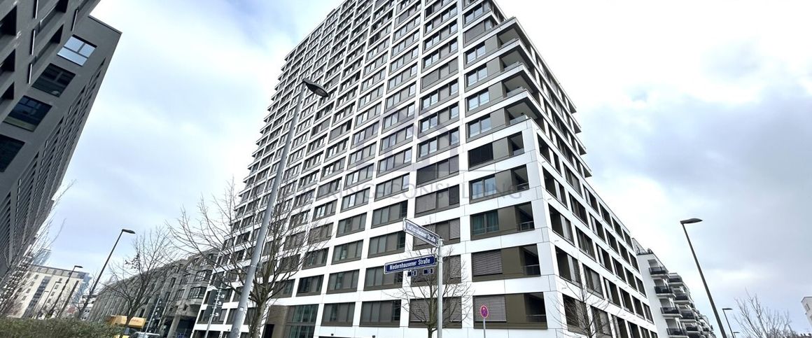 Möblierte 1-Zimmer-Wohnung in zentraler Lage mit Skyline Blick - Foto 1