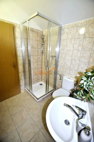 Pronájem podkrovního bytu 1+kk, 28 m - Fotografie 4