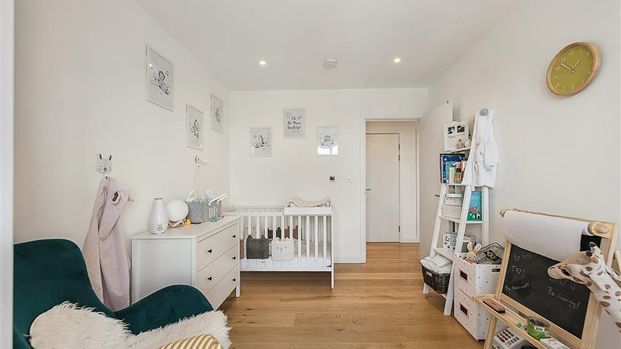 Mapleton Crescent, SW18 - Photo 1