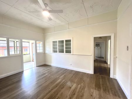 Modern Four Bedroom Home - Photo 3