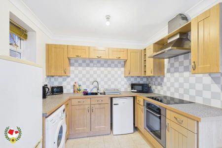 Alexandra House, Pillowell Drive - Photo 5