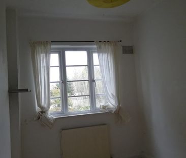 3 Bed Flat, Mundania Road, SE22 - Photo 3