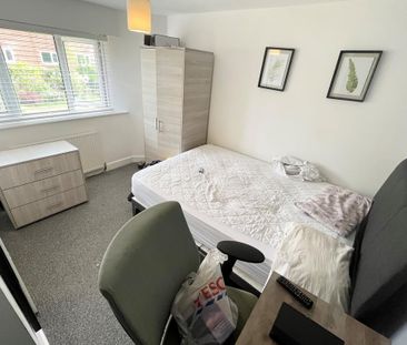 1 bedroom in a house share to rent - Photo 4