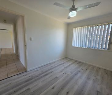 Lowset brick home with side access - Photo 6