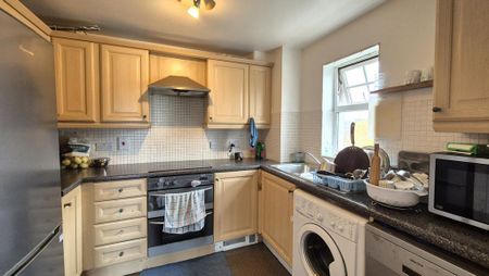 2 bedroom flat to rent - Photo 4