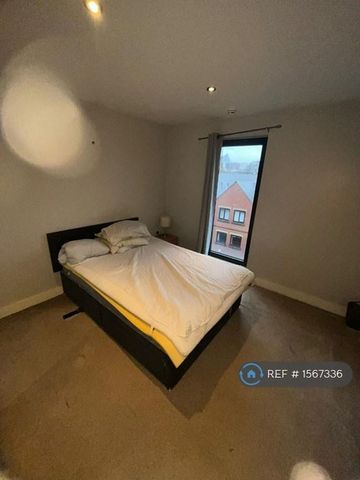 2 bedroom flat to rent - Photo 2