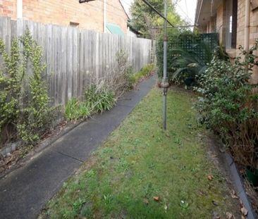 Quiet, well-maintained complex - Photo 6