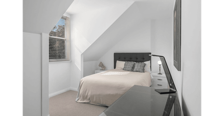 Stylish Family Haven with Designer Renovations & Versatile Studio Garage - Photo 5