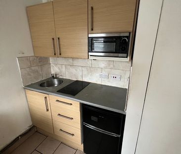 Studio Flat, Ethelbert Gardens, IG2 - Photo 3
