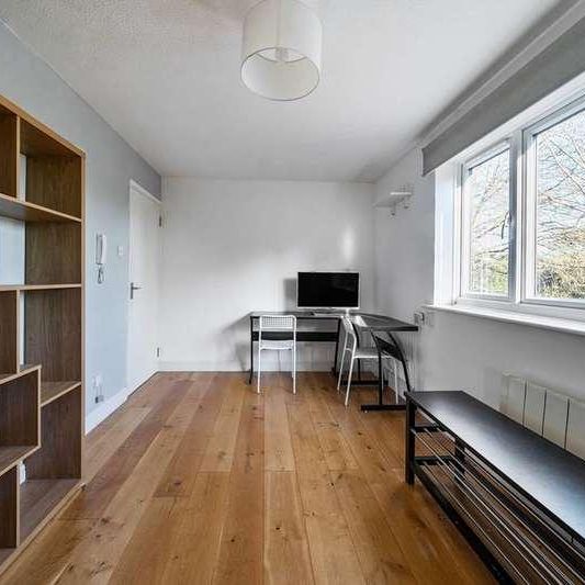 Azalea Close, Hanwell, W7 - Photo 1