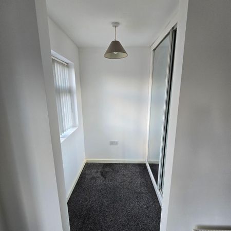 2 bedroom semi-detached house to rent - Photo 5