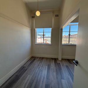 Renovated 2-bedroom Apartment – Central Albury - Photo 2