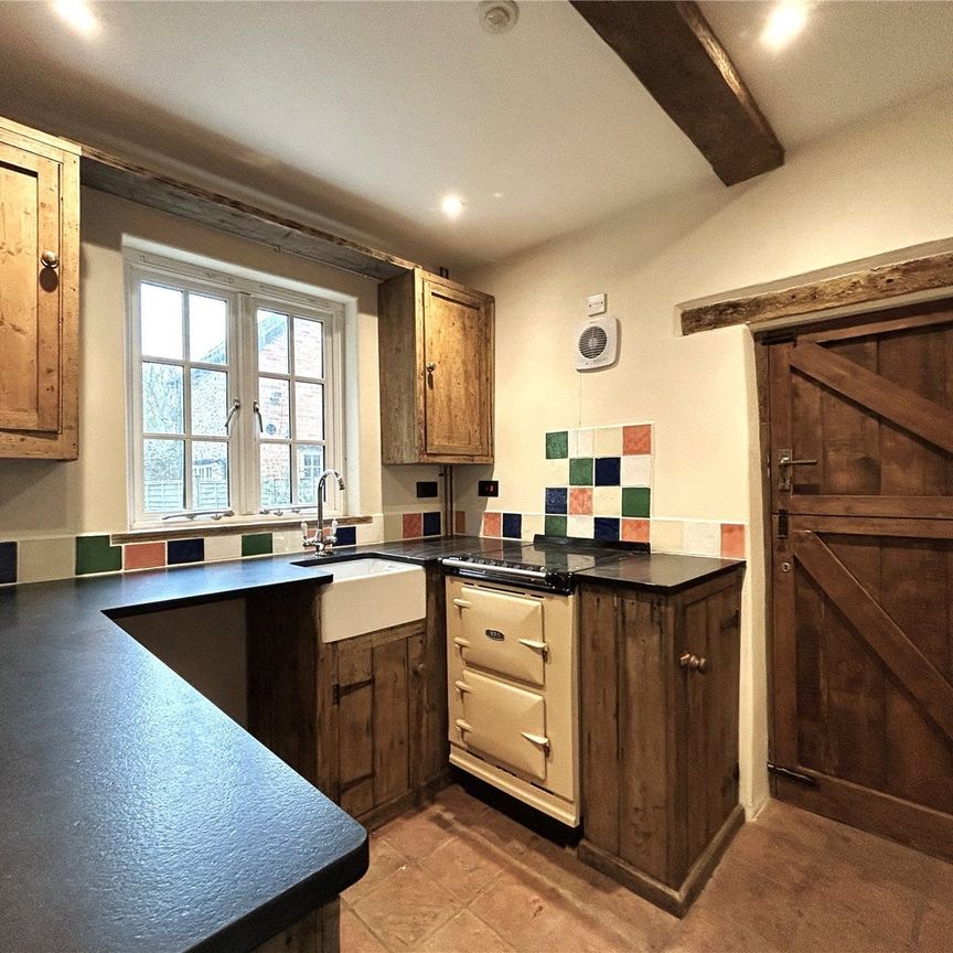 9 Silver Street, Ilminster, Somerset, TA19 - Photo 1