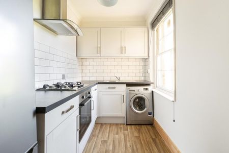 2 Bed Flat - Photo 3
