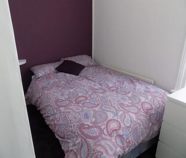 3 bedroom private hall to rent - Photo 2