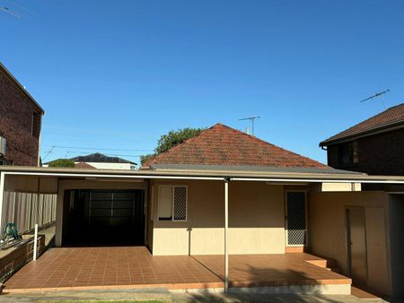 THREE-BEDROOM HOME IN A PRIME LOCATION - Photo 4