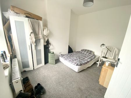 2 Bedroom - Photo 2