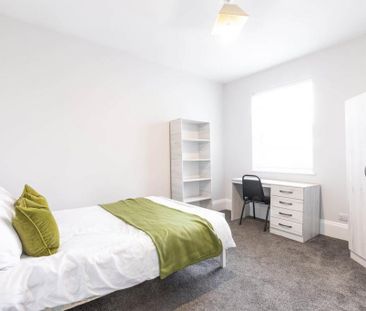 5 bedroom terraced house to rent - Photo 3