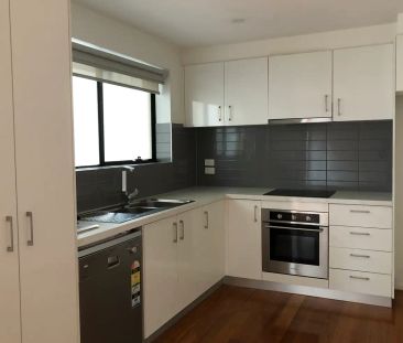 “FANTASTIC LOW MAINTENANCE APARTMENT - HEART OF GLENROY!” - Photo 3