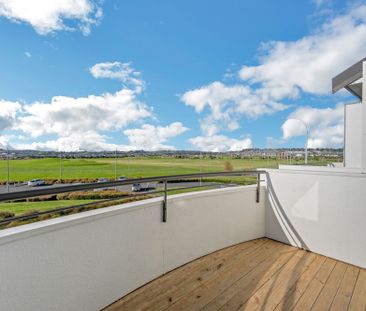 Spacious 3-Bedroom Apartment with Park Views - Prime Flat Bush Loca... - Photo 2