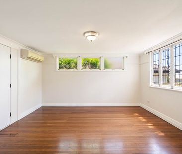 Well renovated family home - superb location - Photo 6