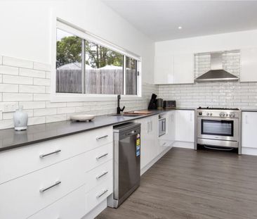 Stunning Home in Beautiful Basin View! - Photo 1