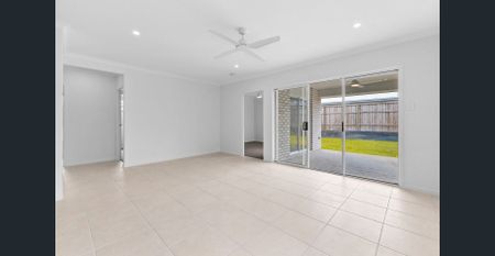 Brand new family home close to everyday essentials - Photo 3