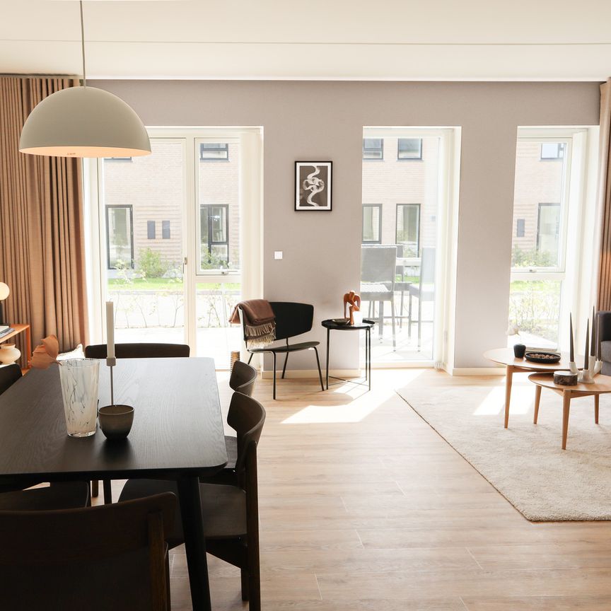 STILRENT RÆKKERHUS I JASMINPARKEN - Foto 1