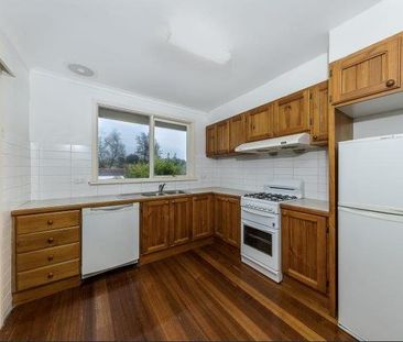 Bright & Spacious 2-Bedroom Unit in Prime Box Hill South - Photo 5