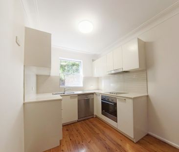 Modern&comma; Refurbished&comma; Split Level Townhouse - Photo 5