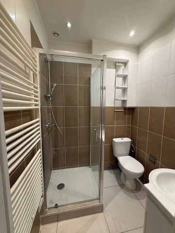 Location Appartement 2 pièces 27m² HYERES 83400 - Photo 4