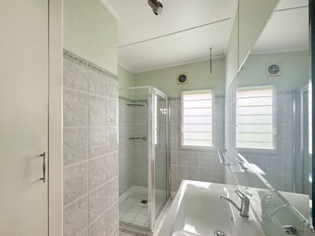 Convenient Location - Photo 3