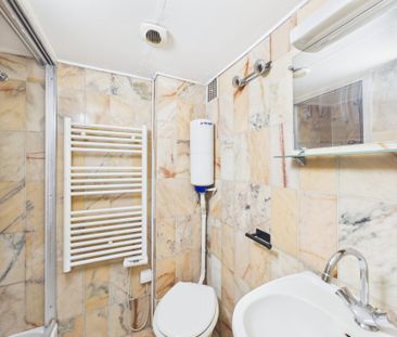 Bail code civil - Studio avec mezzanine en rez-de-chaussée - Photo 4