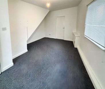 2 bedroom end of terrace house to rent - Photo 3