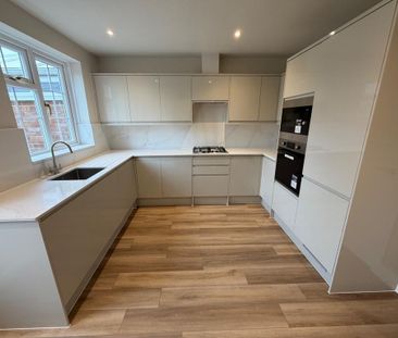 2 bedroom terraced house to rent - Photo 4