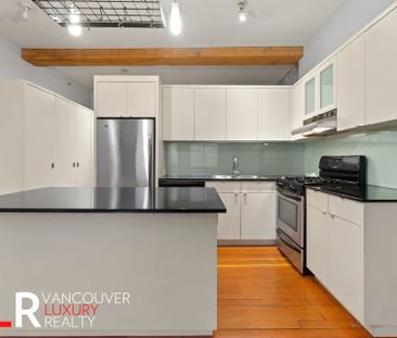 Condo in Downtown Vancouver, BC - Photo 4