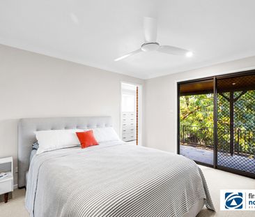 Welcome to this beautifully presented family home, offering privacy... - Photo 1