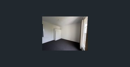 Lovely 3 Bedroom Home - Photo 5