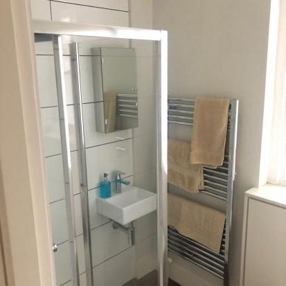 Bright tidy double room with ensuite - Photo 4