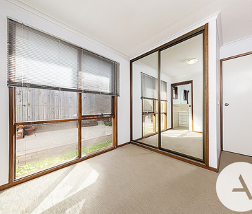 27 Rowe Pl, Phillip ACT 2606 - Townhouse For Rent | Domain - Photo 4