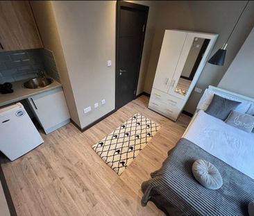 Room in a Shared House, Woodmansterne Road, SW16 - Photo 2