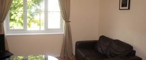 2 bedroom property to rent in Crawley - Photo 1