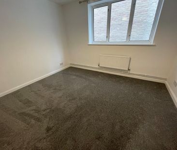 3 bedroom flat to rent - Photo 3