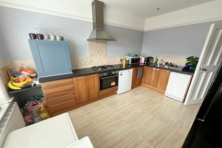 2 bedroom maisonette to rent - Photo 4
