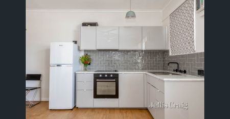 Renovated One Bedroom Apartment In The Heart Of Richmond - Photo 4