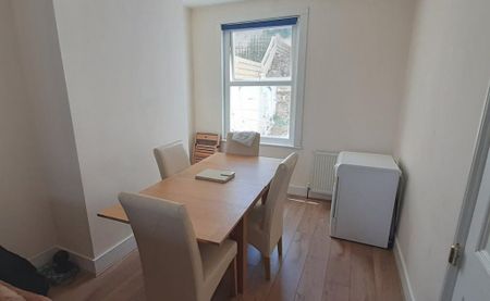 4 bedroom house to rent - Photo 3