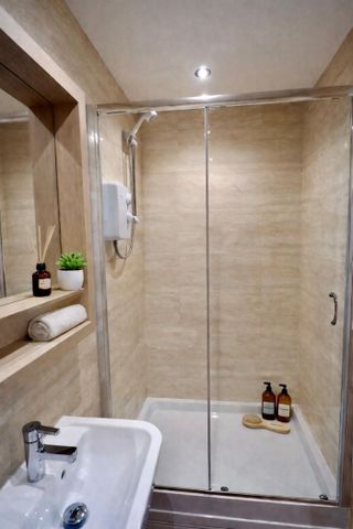 4 bed Apartment Apt 9 Devonshire Point - Photo 5