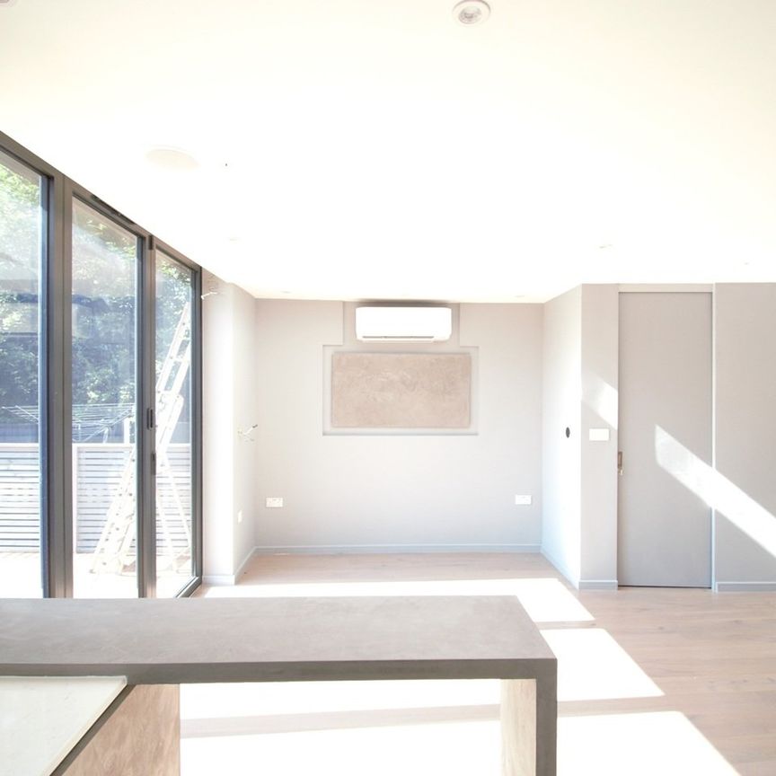 Room in a Shared House, Henchman Street, W12 - Photo 1